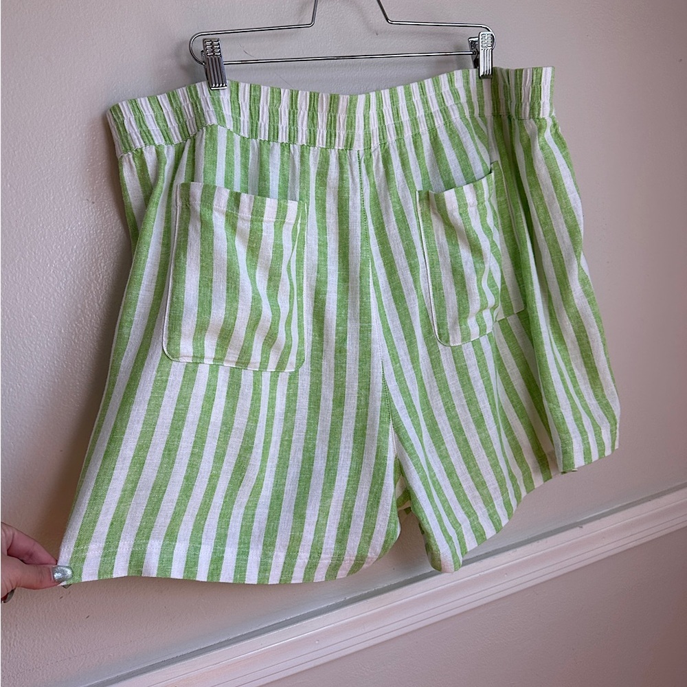 Old Navy Light Green and White Striped Women's Shorts - Picture 3 of 13